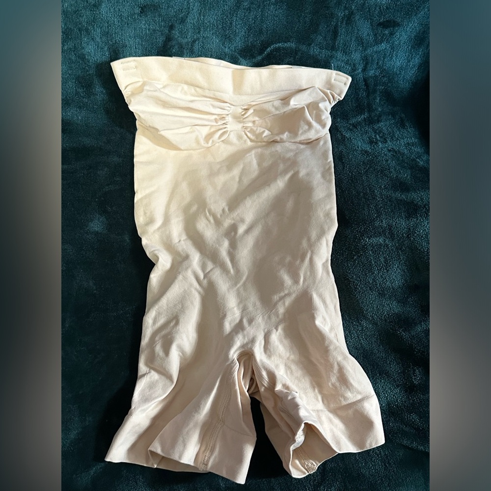 SKIMS SEAMLESS STRAPLESS SHAPEWEAR